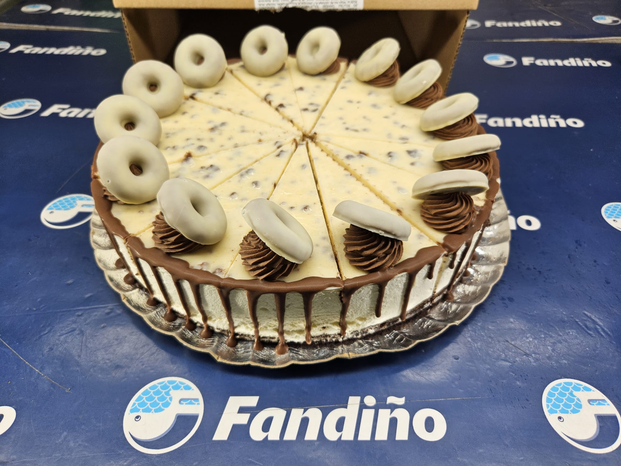 TARTA DE CHOCOLATE BLANCO CON FILIPINOS